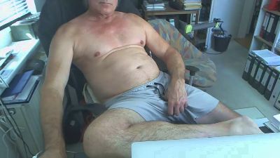 stuggi4 — webcam model online on cam4