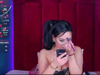 Madylux — webcam model online on bongacams