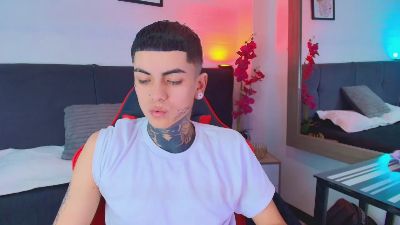 AdamsWalkerr_ — cam4