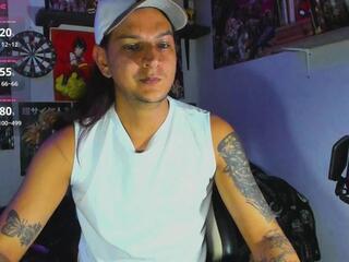 Dareth View — webcam model online on flirt4free