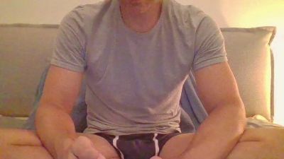 leland80 — webcam model online on cam4