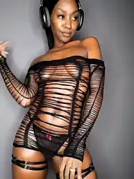 chocolatehotwife — webcam model online on stripchat