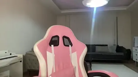 petitebeauty — Stripchat stream photo (Apr 2026)