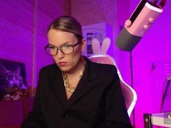 Findom_Lady_Shine — bongacams