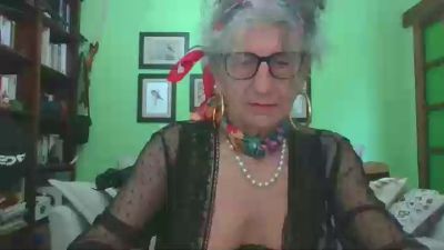 nacha8888 — webcam model online on cam4