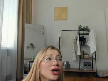 glossybabe_ — webcam model online on chaturbate