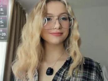 glossybabe_ — webcam model online on chaturbate