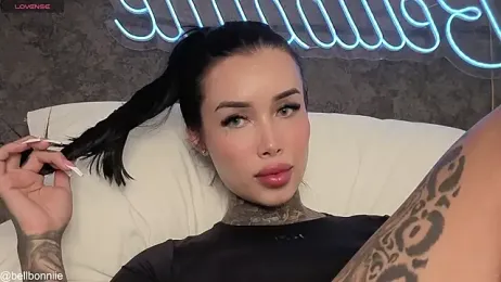 belllbonniie — webcam model online on stripchat