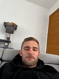 Benjamiinlt — Stripchat stream photo (Apr 2026)