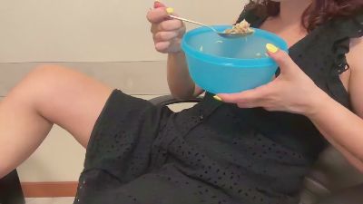 girlinoffice — webcam model online on cam4