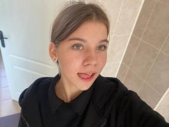 NadineGene — webcam model online on livejasmin