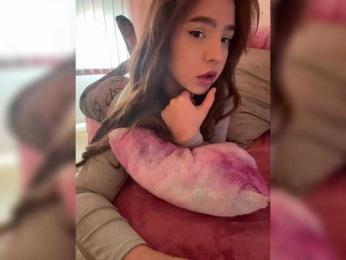 LittleDelora — webcam model online on bongacams