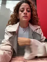 alana15 — webcam model online on stripchat