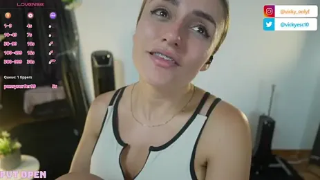 Bonnypetite- — Stripchat stream photo (Aug 2026)