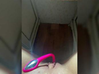 Annamania — webcam model online on bongacams