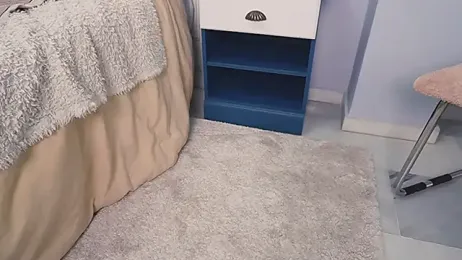 new_dee — webcam model online on stripchat