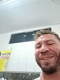 RobertoLuiz84 — webcam model online on stripchat