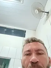 RobertoLuiz84 — Stripchat stream photo (Apr 2026)