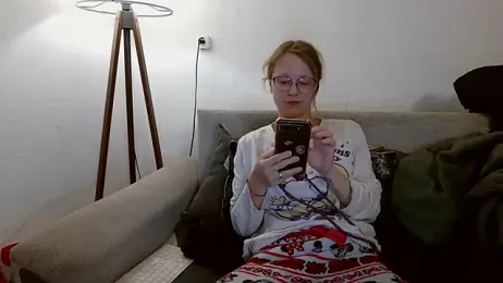 little-leni — Stripchat stream photo (Mar 2026)