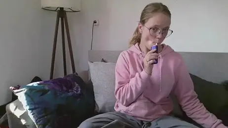 little-leni — Stripchat stream photo (Apr 2026)