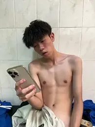 Hu_897 — webcam model online on stripchat