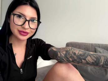 AuraXO — webcam model online on bongacams