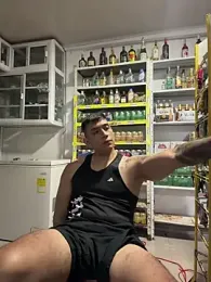 OliverWest04 — webcam model online on stripchat