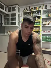 OliverWest04 — webcam model online on stripchat