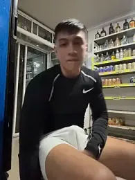 OliverWest04 — webcam model online on stripchat