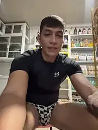 OliverWest04 — webcam model online on stripchat