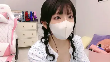 -minami- — Stripchat stream photo (Apr 2026)