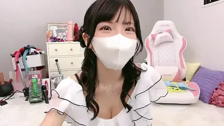 -minami- — Stripchat stream photo (Apr 2026)