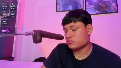 FemNoah — webcam model online on stripchat