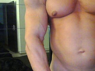 Kevin Muscle — webcam model online on flirt4free