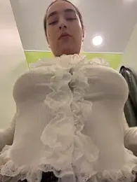 Holly_Play — Stripchat stream photo (Apr 2026)