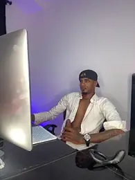 AaronCruz_ — Stripchat stream photo (Apr 2026)