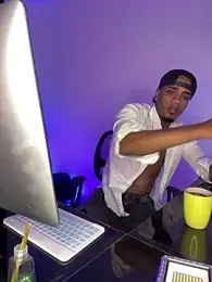 AaronCruz_ — Stripchat stream photo (May 2026)
