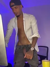 AaronCruz_ — Stripchat stream photo (May 2026)