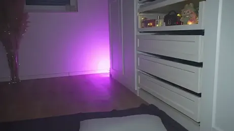 HotBella- — Stripchat stream photo (Apr 2026)