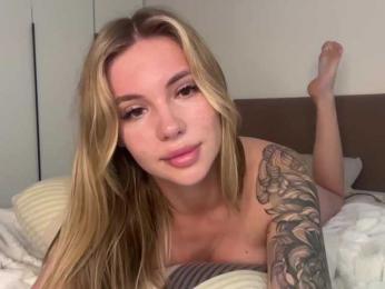 Sweet-peacha — webcam model online on bongacams