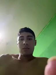 follladorr — webcam model online on stripchat