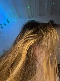 Sarisloves — Stripchat stream photo (Aug 2026)