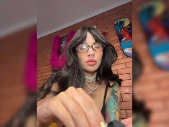 CosmoV1be — webcam model online on bongacams