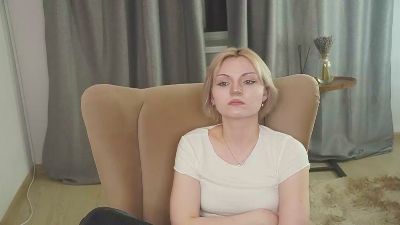 LindaPostuci — webcam model online on cam4