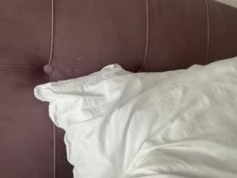 angel_isia — Chaturbate stream photo (Apr 2026)