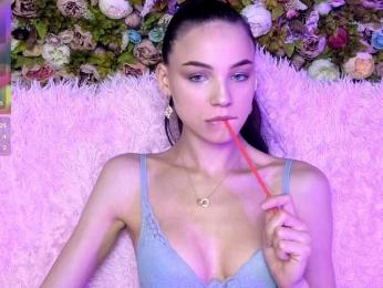EmilyLuxxxury — bongacams