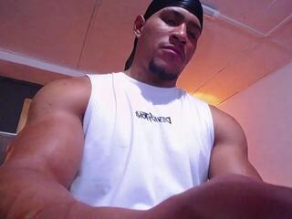 Teddy Fit — webcam model online on flirt4free
