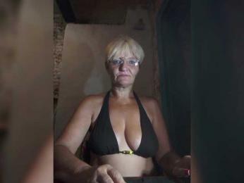 NikaGold45 — webcam model online on bongacams
