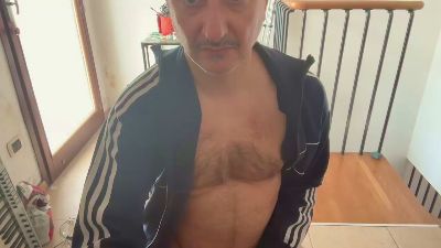 luvaccio — Cam4 stream photo (May 2026)