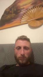 Grossbite26 — webcam model online on cam4